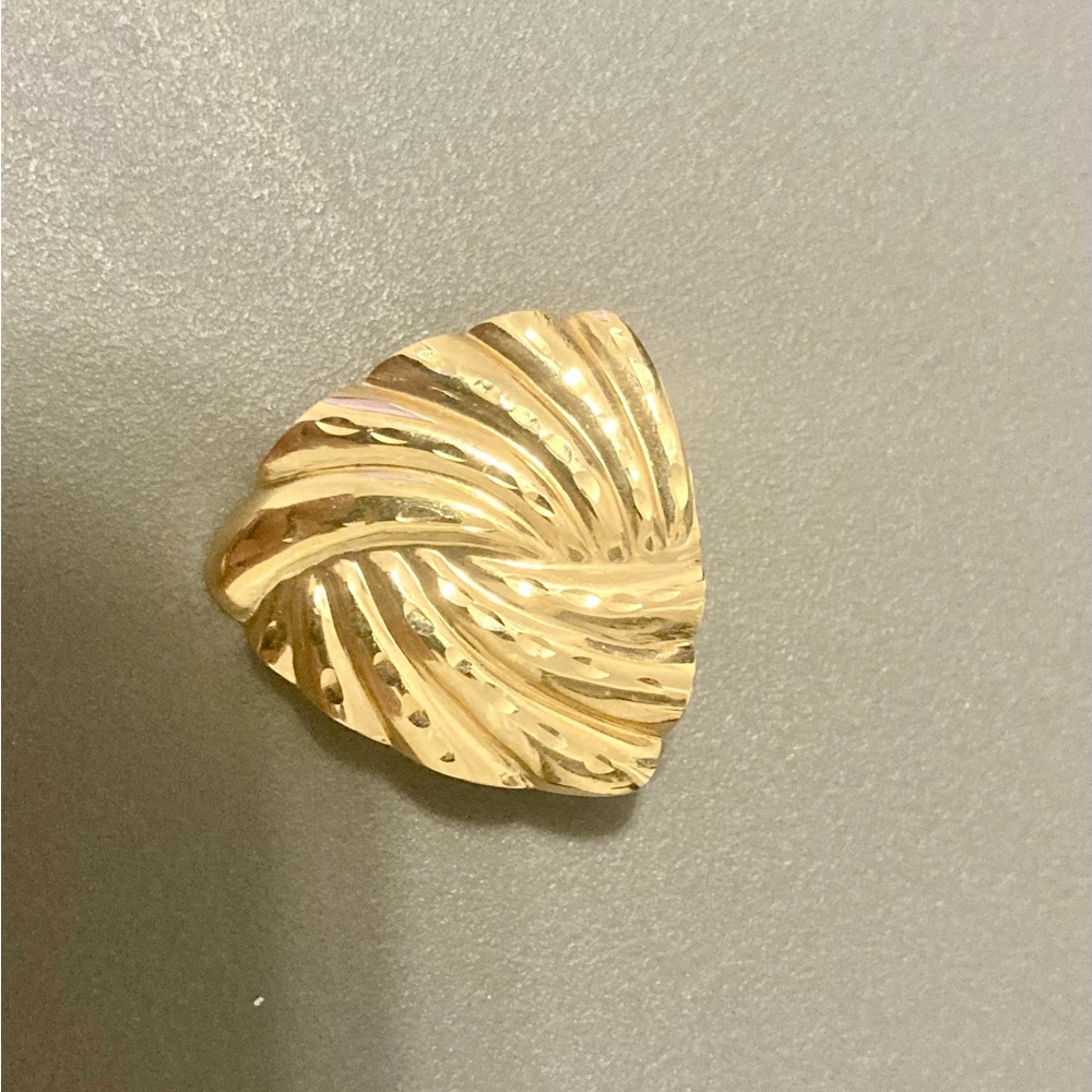 Michael Anthony 14kt gold Pendant w/ gold Swirl